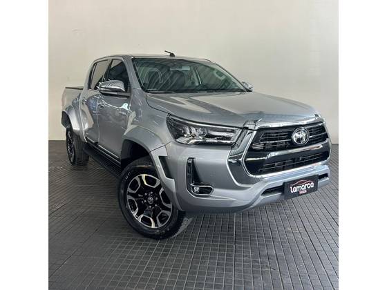 TOYOTA HILUX 2.8 D-4D TURBO DIESEL CD SRX PLUS 4X4 AUTOMÁTICO